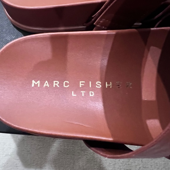 Marc Fisher Verity Fisherman Flat Leather Footbed Strappy Design Sandal - Picture 5 of 10